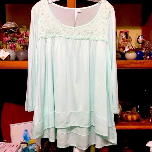 LC Lauren Conrad Tops - Ladies Hi/Lo Lauren Conrad Top